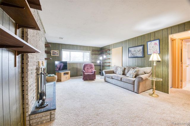 1434 Pine Valley Boulevard, Ann Arbor, MI 48104