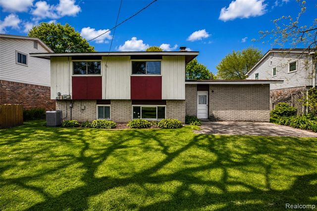 1434 Pine Valley Boulevard, Ann Arbor, MI 48104