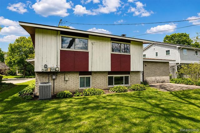1434 Pine Valley Boulevard, Ann Arbor, MI 48104