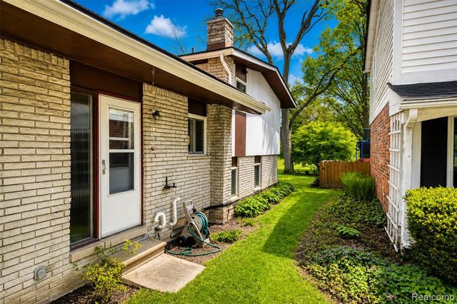 1434 Pine Valley Boulevard, Ann Arbor, MI 48104