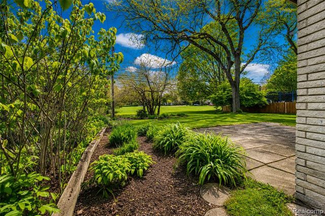 1434 Pine Valley Boulevard, Ann Arbor, MI 48104