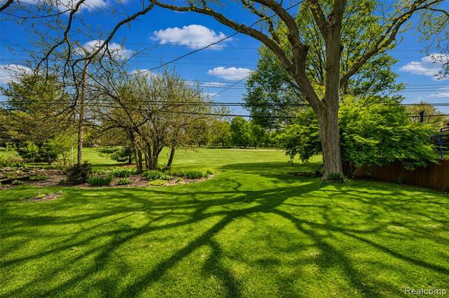 1434 Pine Valley Boulevard, Ann Arbor, MI 48104