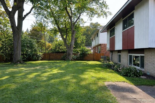 1434 Pine Valley Boulevard, Ann Arbor, MI 48104