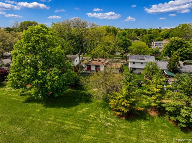 1434 Pine Valley Boulevard, Ann Arbor, MI 48104