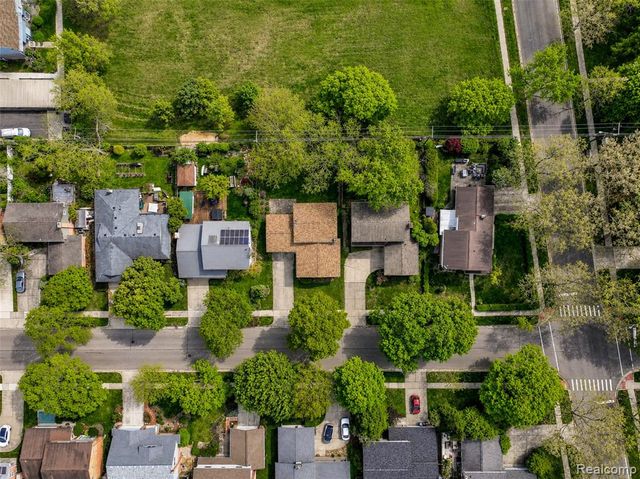 1434 Pine Valley Boulevard, Ann Arbor, MI 48104