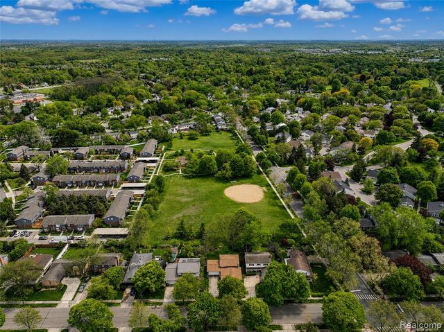 1434 Pine Valley Boulevard, Ann Arbor, MI 48104
