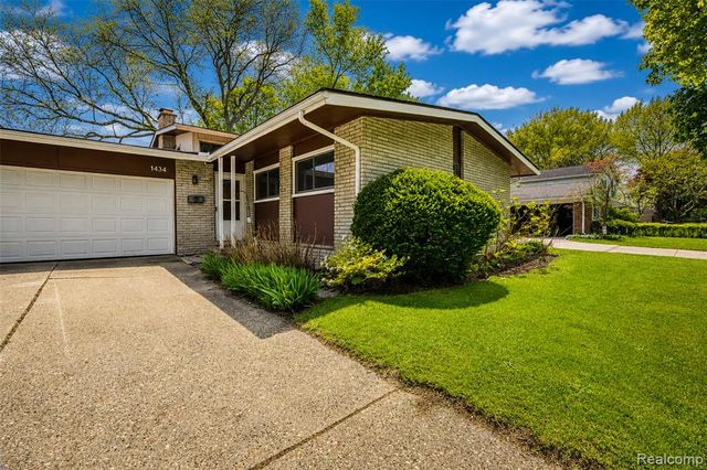 1434 Pine Valley Boulevard, Ann Arbor, MI 48104