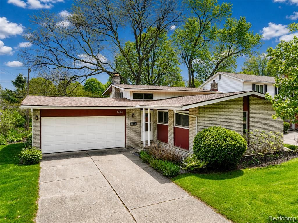 1434 Pine Valley Boulevard, Ann Arbor, MI 48104