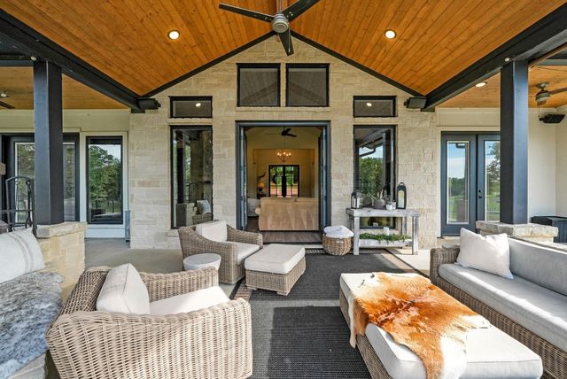 2100 Lake Crest Lane, Wills Point, TX 75169