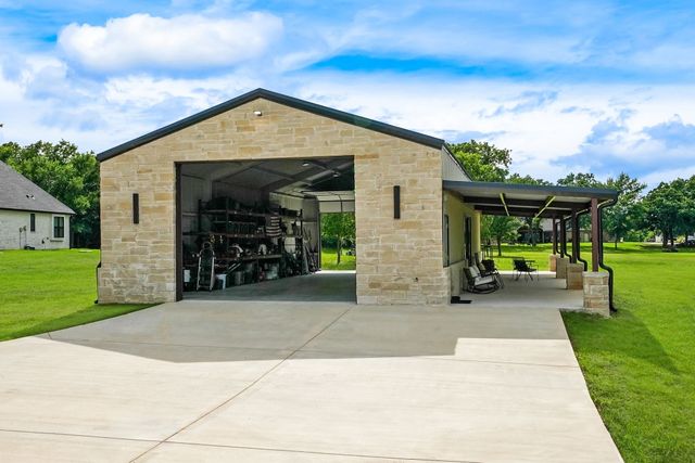2100 Lake Crest Lane, Wills Point, TX 75169