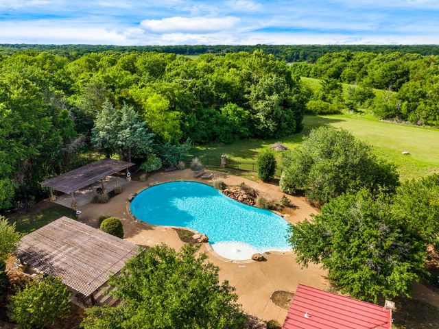 2100 Lake Crest Lane, Wills Point, TX 75169
