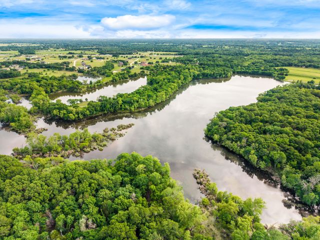 2100 Lake Crest Lane, Wills Point, TX 75169