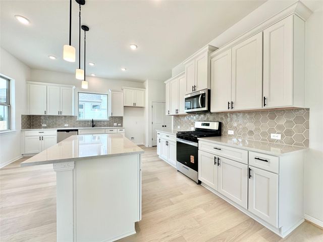 412 Treadwell LN, Kyle, TX 78640