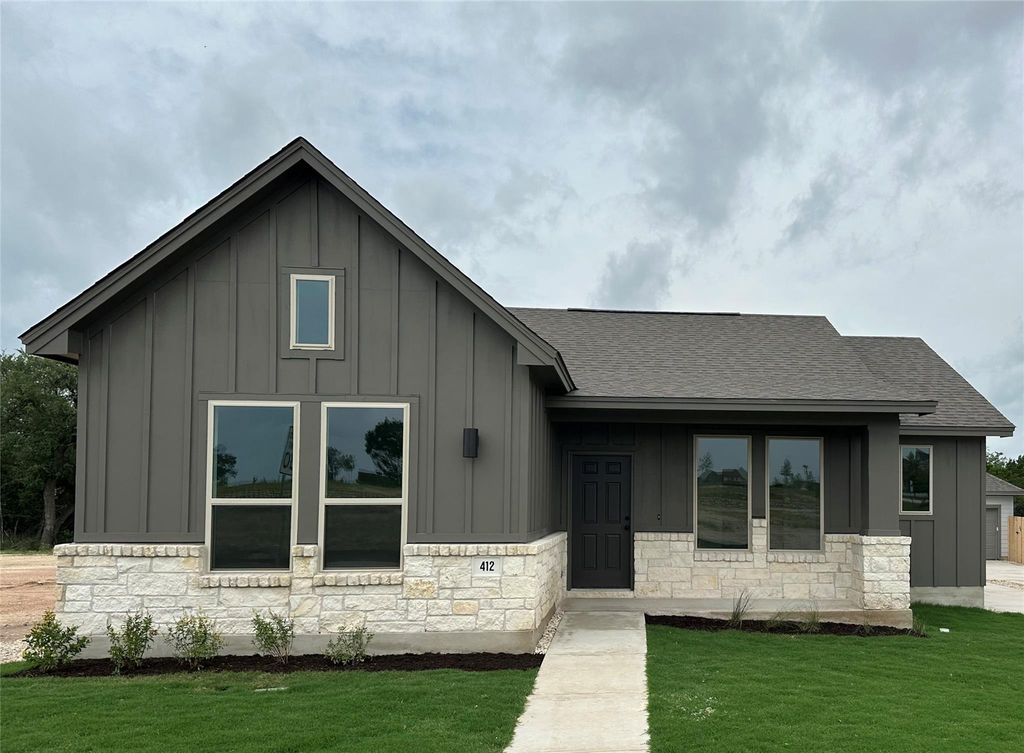 412 Treadwell LN, Kyle, TX 78640