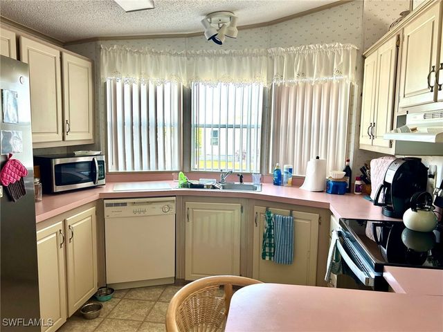 459 Sharks PT, North Port, FL 34287