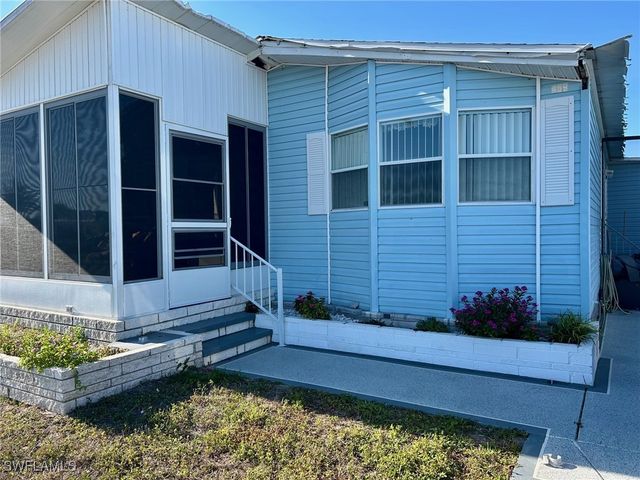 459 Sharks PT, North Port, FL 34287