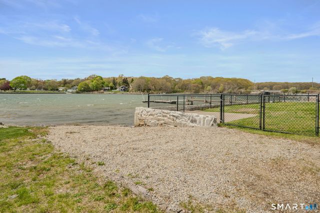 224 Shore Road, Waterford, CT 06385