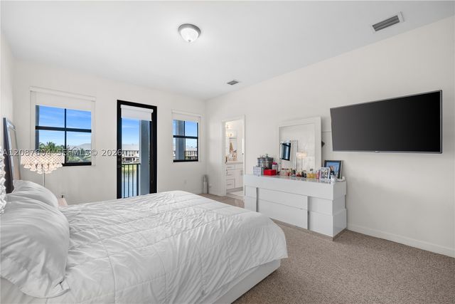 6005 NW 104th Path 6005, Doral, FL 33178