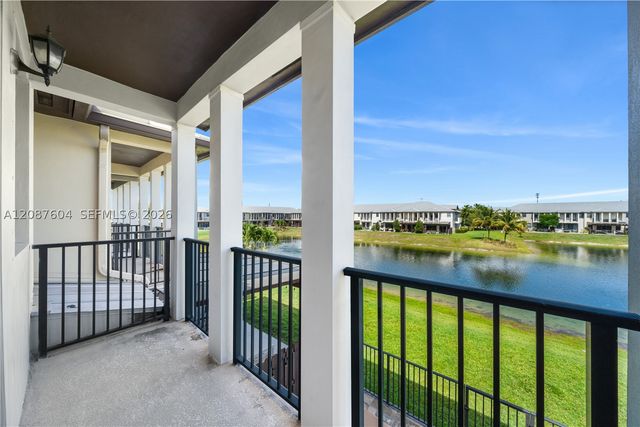 6005 NW 104th Path 6005, Doral, FL 33178