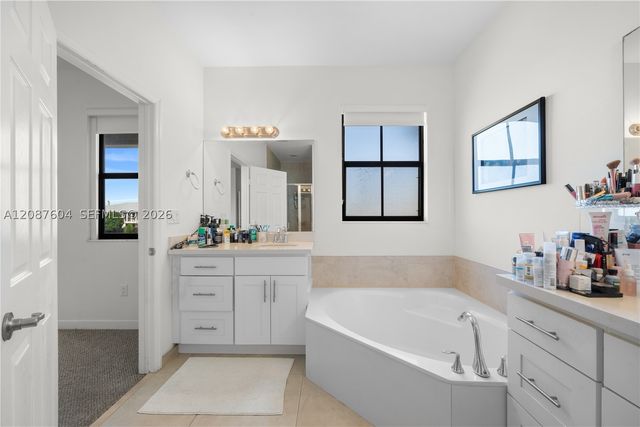 6005 NW 104th Path 6005, Doral, FL 33178