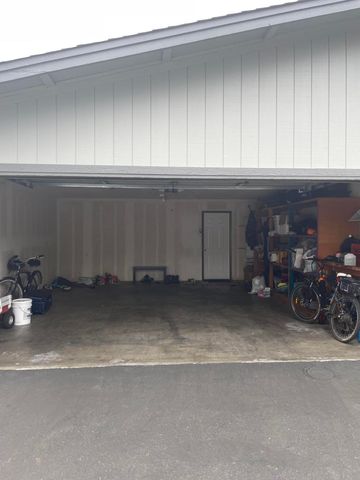 200 Ridgetop Drive, APT 25, Redding, CA 96003