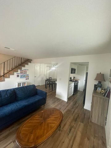 200 Ridgetop Drive, APT 25, Redding, CA 96003