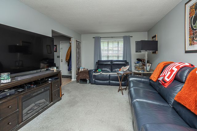 6168 Stornoway Drive S, Columbus, OH 43213
