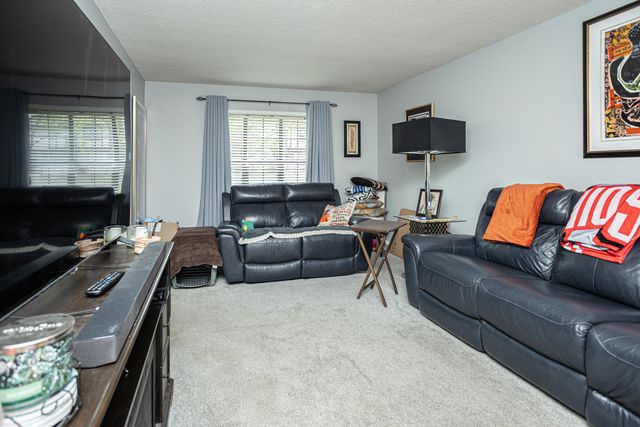 6168 Stornoway Drive S, Columbus, OH 43213