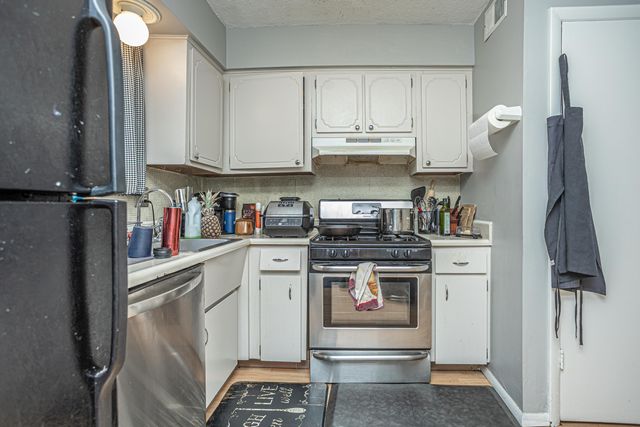 6168 Stornoway Drive S, Columbus, OH 43213