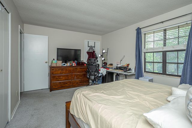 6168 Stornoway Drive S, Columbus, OH 43213