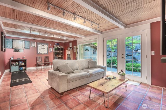 14105 64th Avenue W, Edmonds, WA 98026