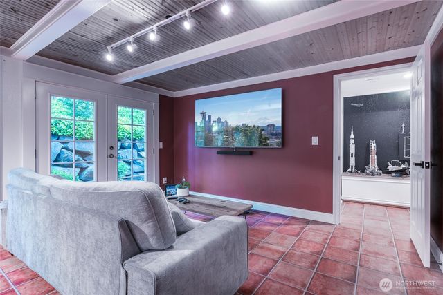 14105 64th Avenue W, Edmonds, WA 98026