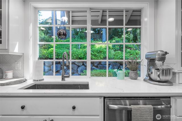 14105 64th Avenue W, Edmonds, WA 98026