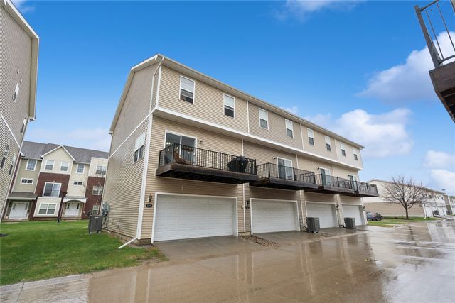 9120 Greenspire Drive 108, West Des Moines, IA 50266