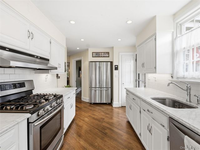 2 Longview Road, Port Washington, NY 11050