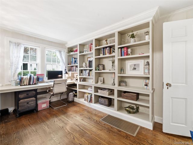 2 Longview Road, Port Washington, NY 11050