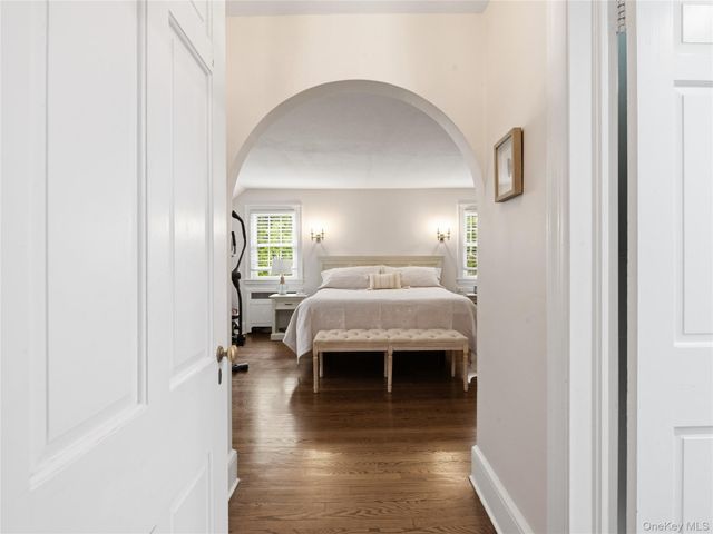 2 Longview Road, Port Washington, NY 11050