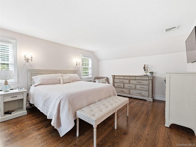 2 Longview Road, Port Washington, NY 11050