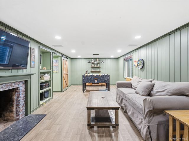 2 Longview Road, Port Washington, NY 11050