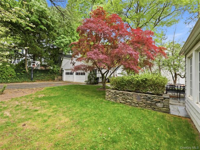 2 Longview Road, Port Washington, NY 11050