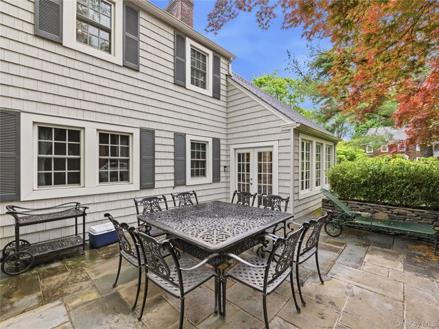 2 Longview Road, Port Washington, NY 11050