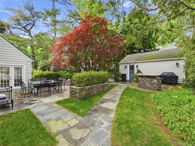 2 Longview Road, Port Washington, NY 11050