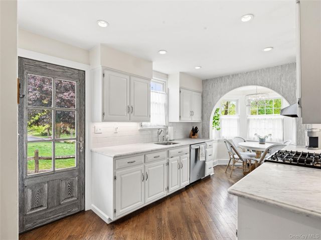 2 Longview Road, Port Washington, NY 11050
