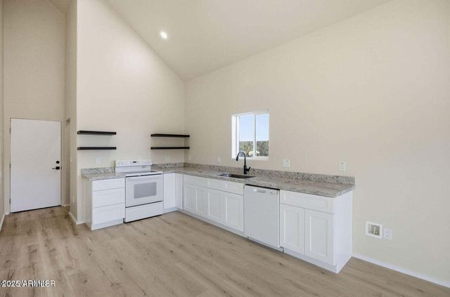 8335 RAINBOW Drive, Show Low, AZ 85901