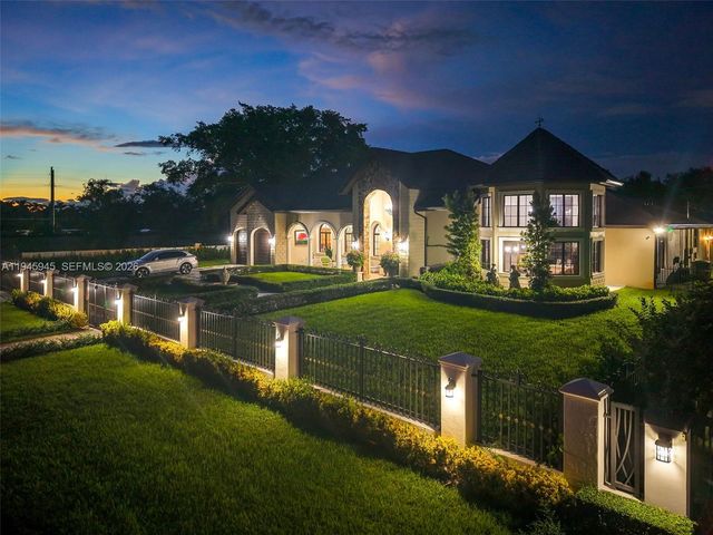 9815 SW 114th St, Miami, FL 33176