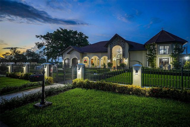 9815 SW 114th St, Miami, FL 33176