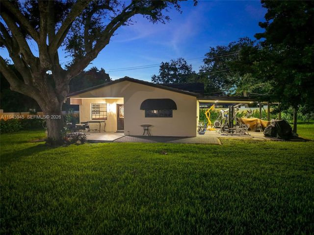 9815 SW 114th St, Miami, FL 33176