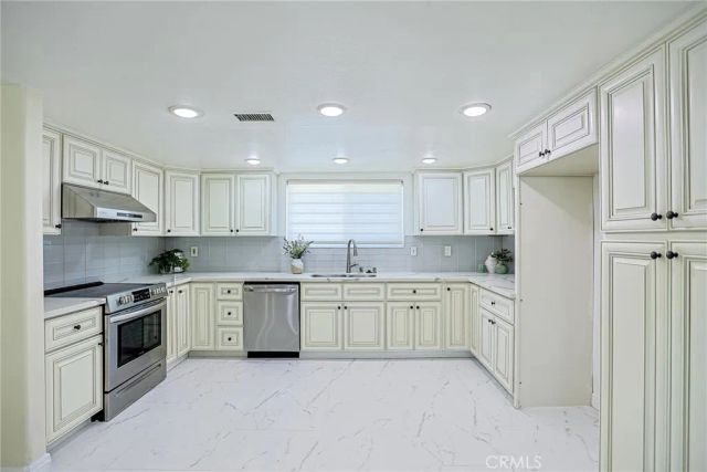 320 7th, Huntington Beach, CA 92648
