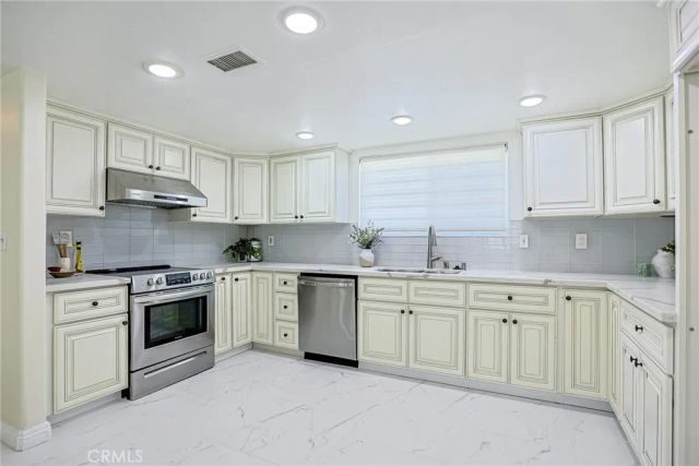 320 7th, Huntington Beach, CA 92648