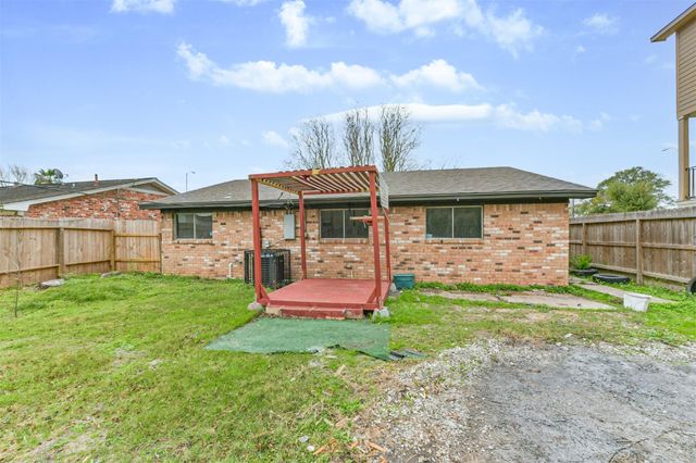 2718 Summertime Drive, Houston, TX 77045